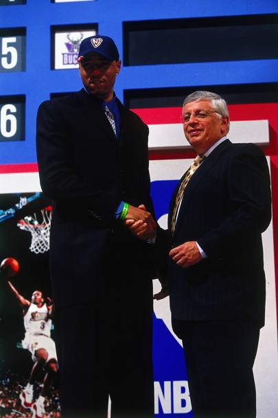 2000: Kenyon Martin chiamato da New Jersey con la numero 1 (NBA)
